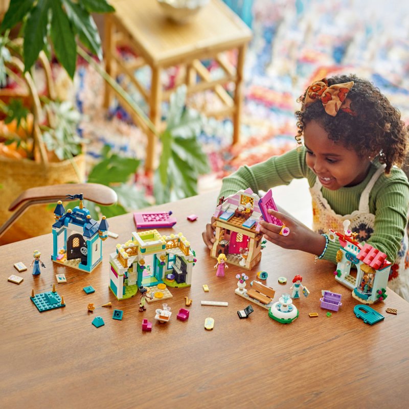 LEGO® I Disney Princess™ 43246 Disney princezna a její dobrodružství na trhu